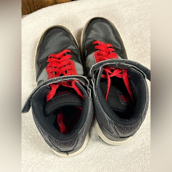Nike Boys SB Mogan 2 645025-002 Black Gray Red Mid-Top Sneaker Shoes Size 7Y - Picture 4 of 7